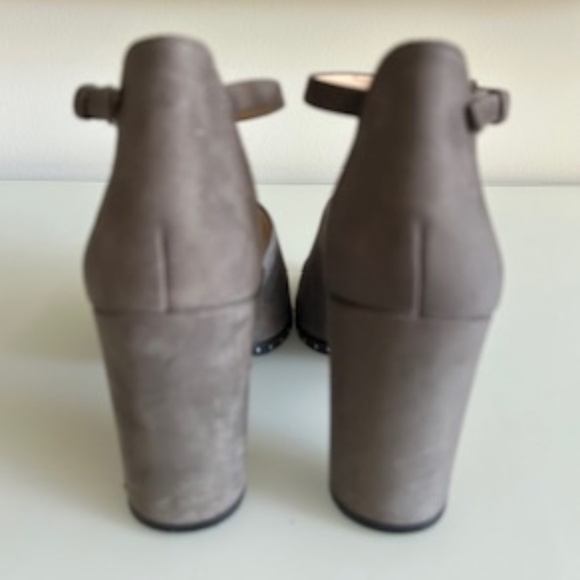 Vince Camuto Grey Suede Sandals with Wrap Around Strap - Size 7.5 - Picture 4 of 4